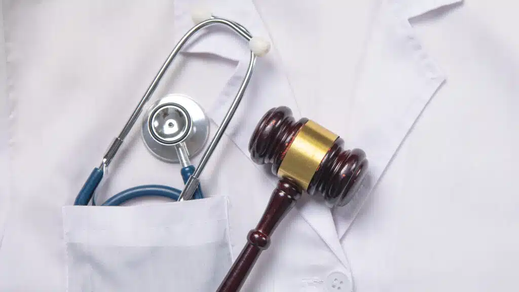 В Казахстане завели 14 уголовных дел за нападения на медиков