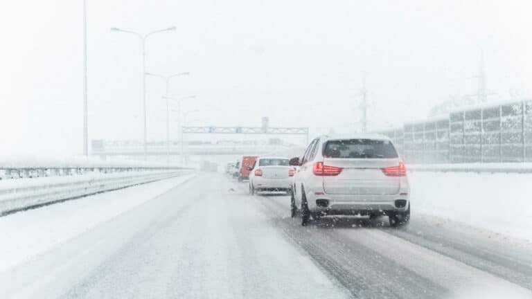 Солтүстік пен шығыста автожолдар жабылды