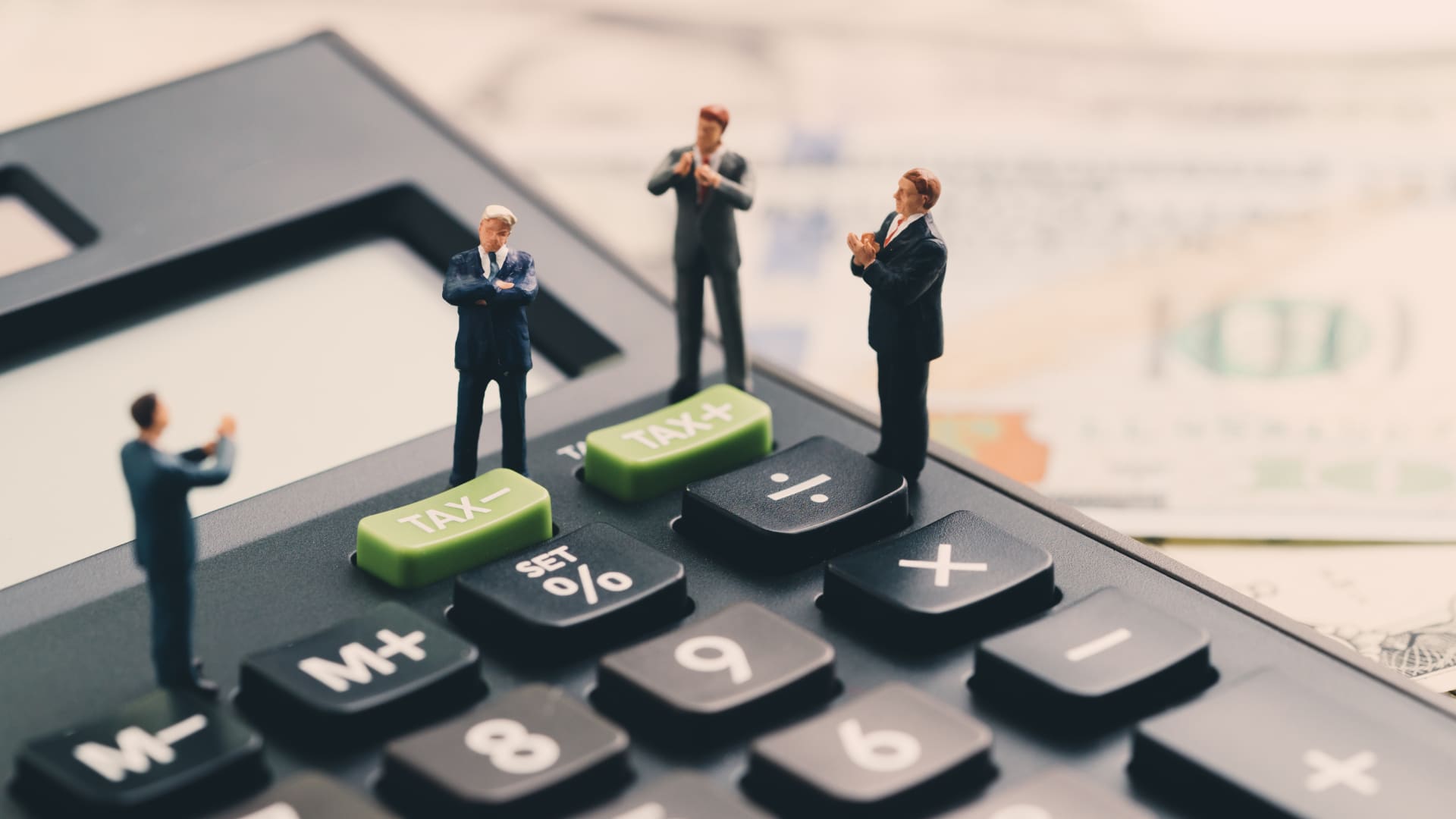 Токаев поручил быстро принять программу поддержку малого бизнеса