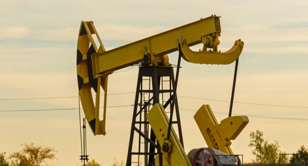 Компания родственника экс-депутата начнет искать нефть в Алматинской области/shutterstock, бильд-редактор: Адэлина Мамедова