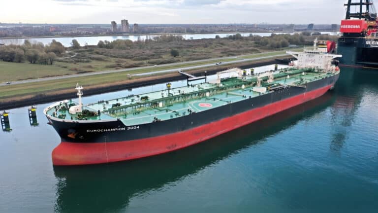 Очередной танкер был атакован украинскими морскими дронами в Черном море