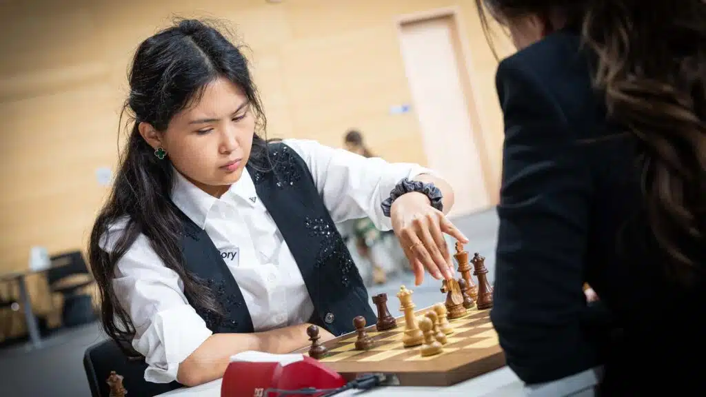 Казахстанский гроссмейстер Бибисара Асаубаева рвется в полуфинал чемпионата мира по быстрым шахматам в Дохе