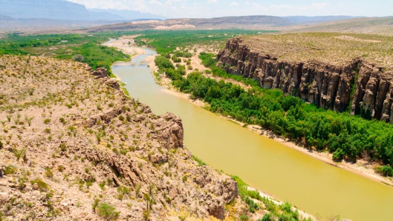 Trump pressures Mexico over water deliveries, threatens new tariffs