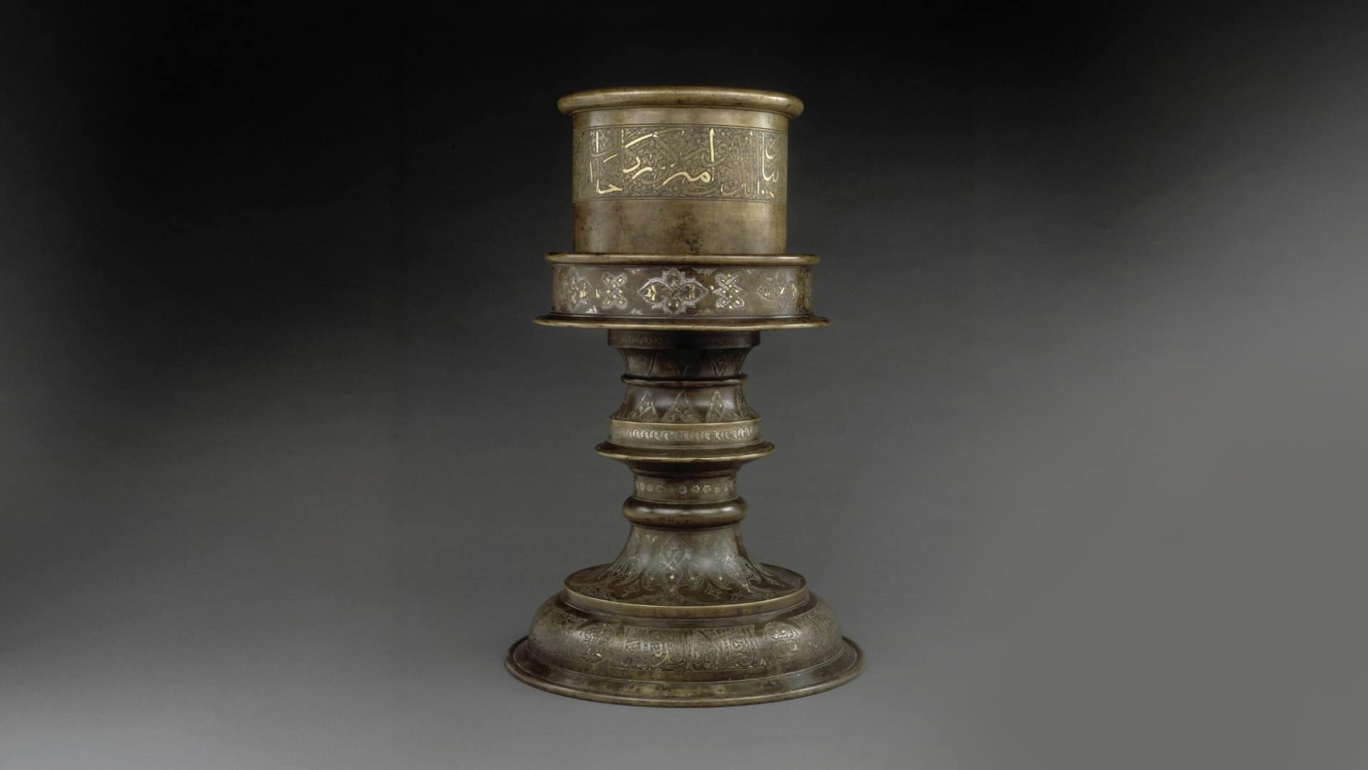 Как светильники из Мавзолея Ходжа Ахмеда Яссауи оказался в Лувре, а саукеле казахской невесты – в Британском музее?