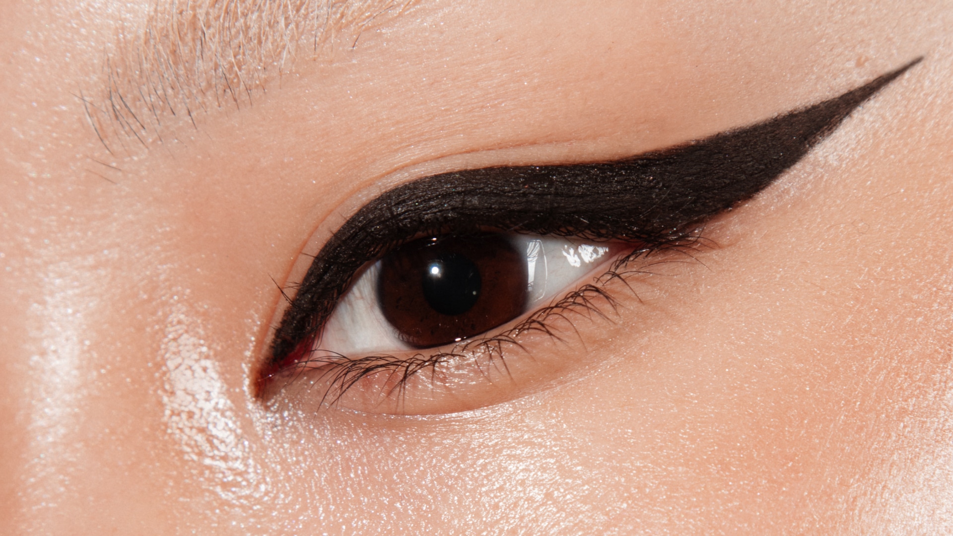 Тренды новогоднего макияжа: как создать незабываемый праздничный образ