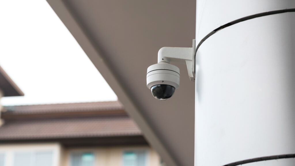 Полиция проверяет записи видеокамер в школах Казахстана