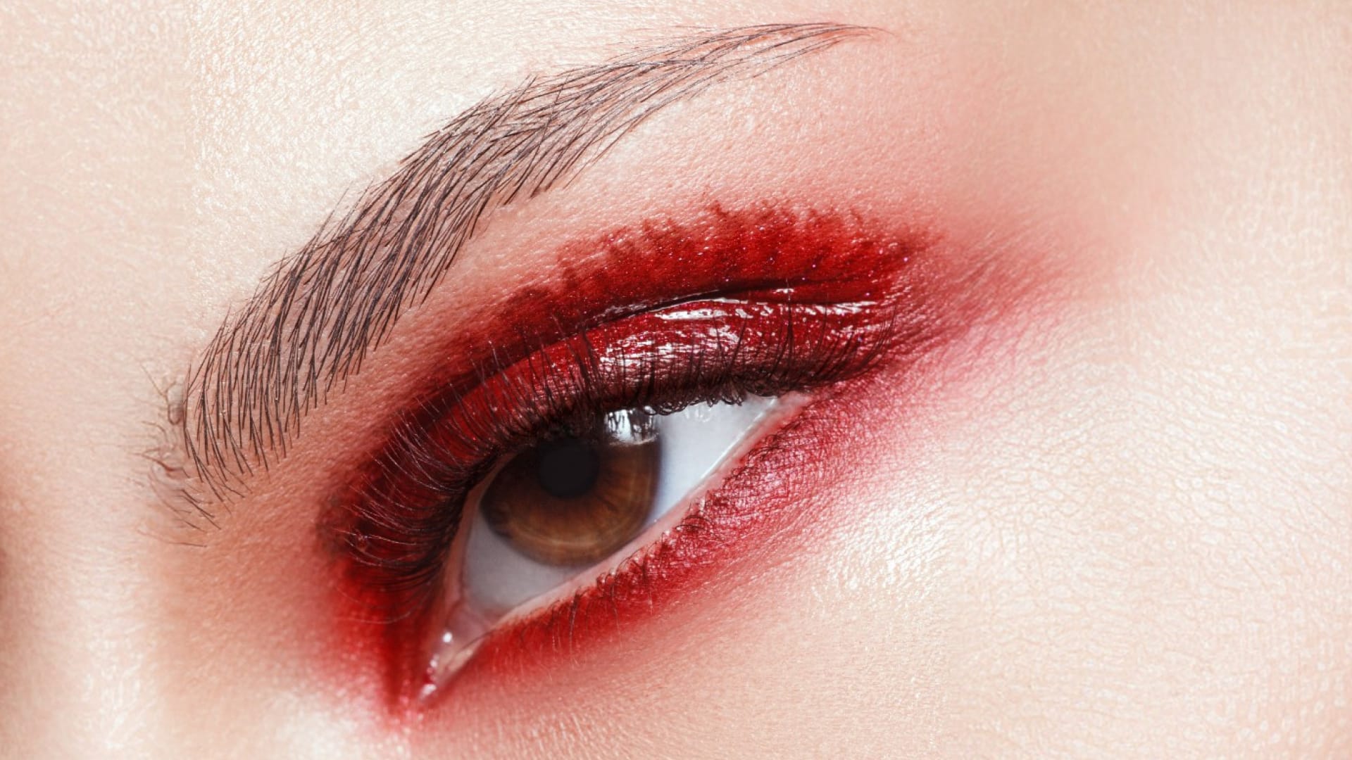 Тренды новогоднего макияжа: как создать незабываемый праздничный образ