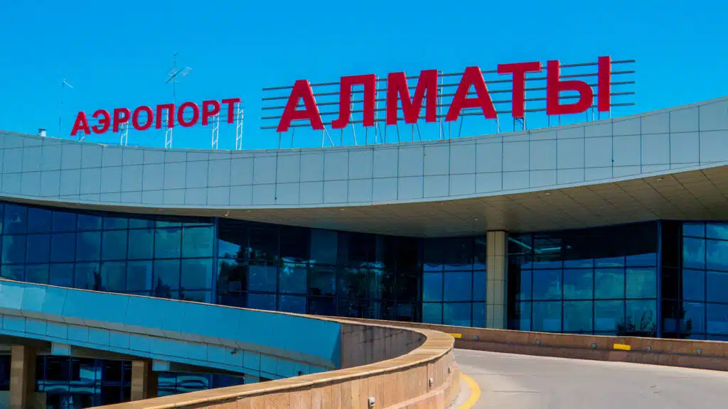 Аэропорт Алматы получит от своей «дочки» еще 1,6 млрд тенге дивидендов/shutterstock, бильд-редактор: Дастан Шанай