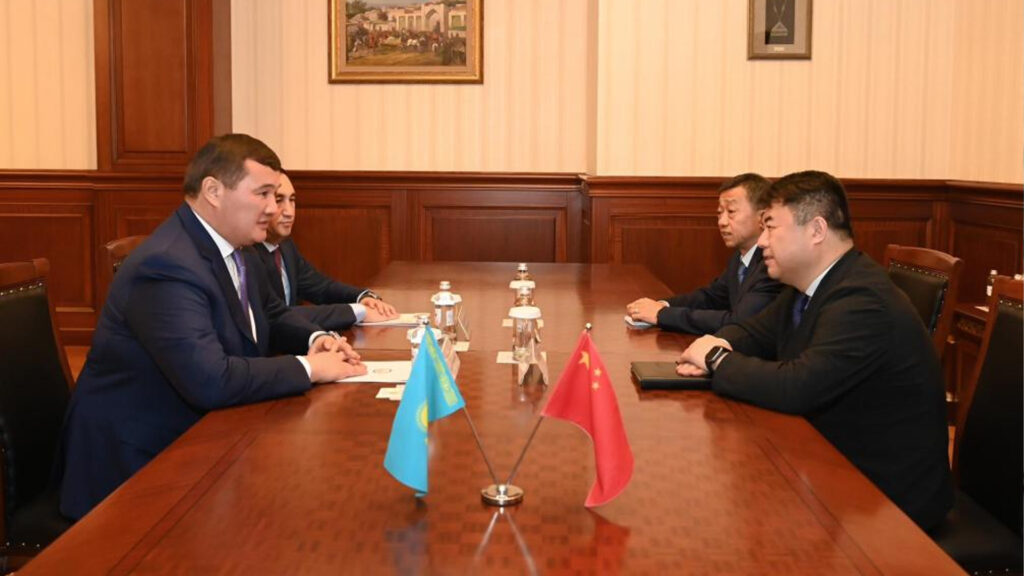 Аким Кызылординской области попросил китайские компании повысить зарплаты нефтяникам/gov.kz, бильд-редактор: Дастан Шанай