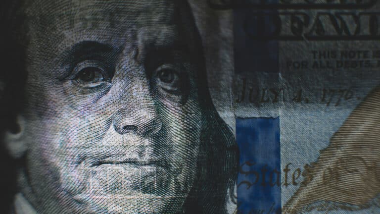 Доллар снова взлетел в Казахстане: чего ожидать под конец года