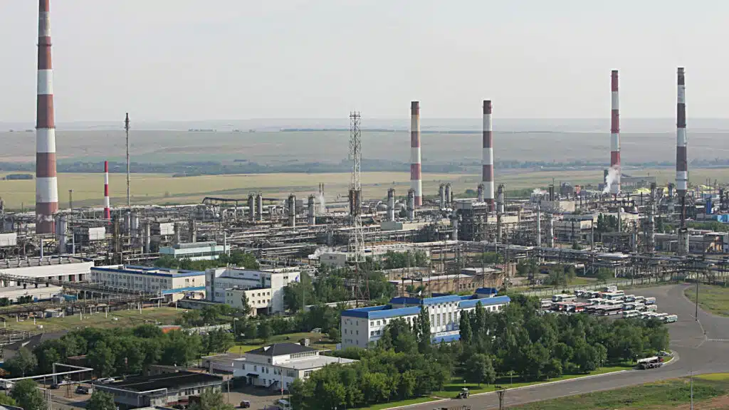 Украинские дроны приостановили работу Оренбургского ГПЗ, перерабатывающего газ из Казахстана/ООО «Газпром переработка», бильд-редактор: Дастан Шанай