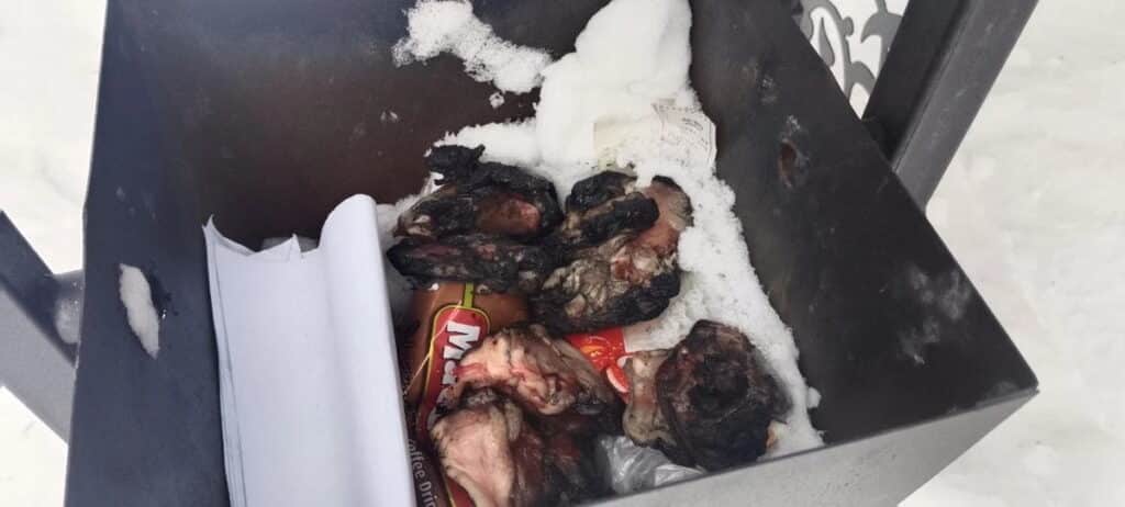 Алтын жұлдыз әлі де лас күйінде тұр / фото: noks.kz