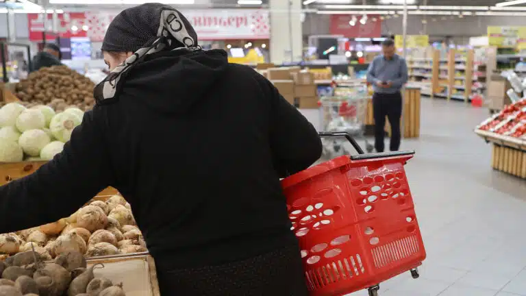 Какие казахстанцы тратят на еду 60% от своего бюджета