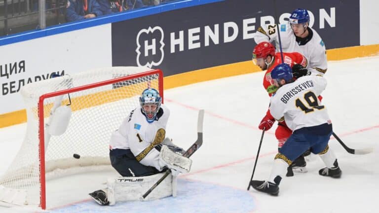 Казахстанцы проиграли белорусам на Кубке Первого канала по хоккею