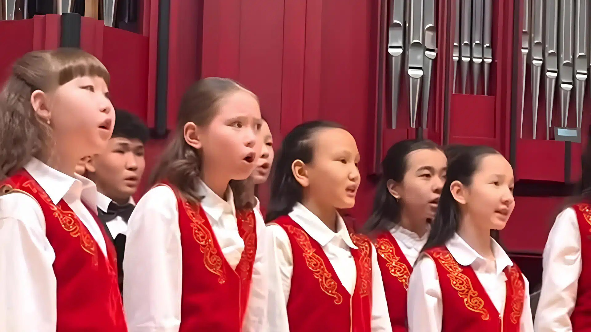 Выступление детского хора пробрало «до мурашек» пользователей Казнета