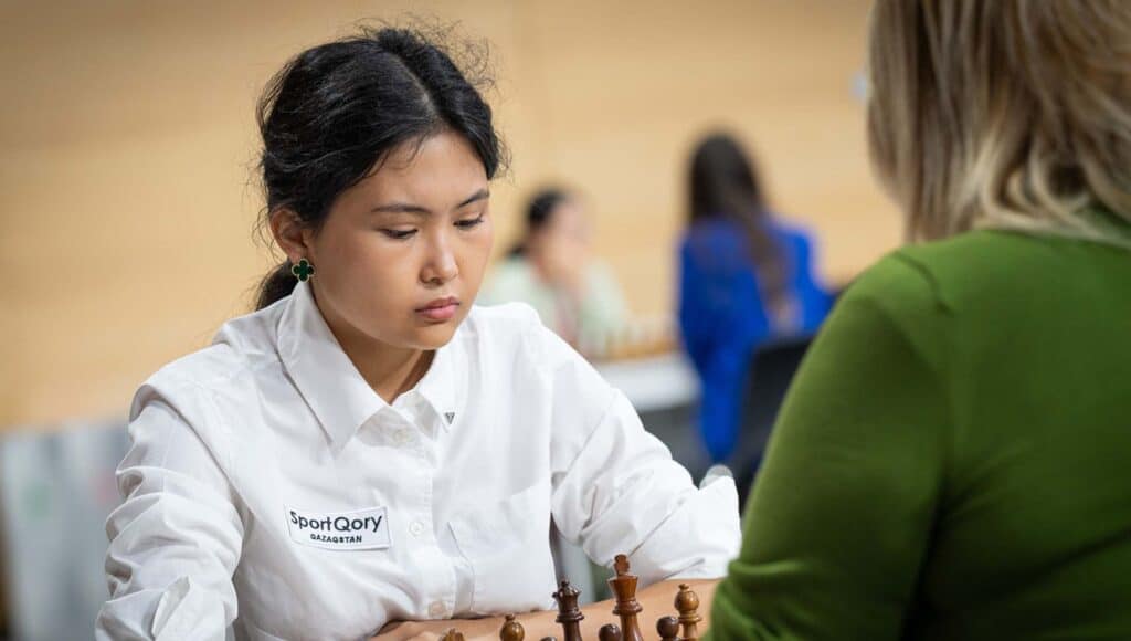 Бибисара Асаубаева с блеском выиграла турнир в блице на чемпионате мера по быстрым шахматам в Дохе