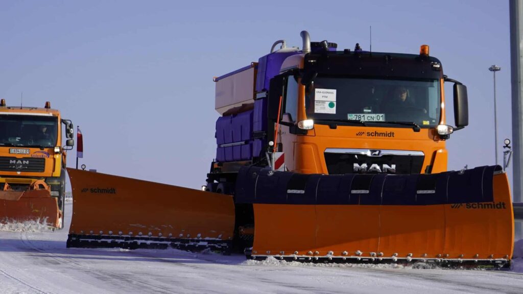 Жүргізушілер қар тазалайтын техникаға неге жол беруі керек