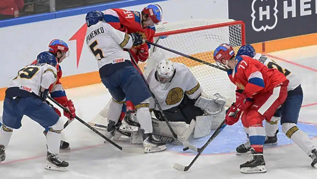 Заключительный матч Кубка Первого канала-2025. Острый момент у ворот казахстанцев