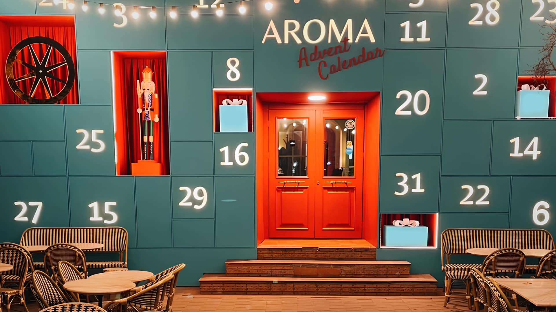 Ресторан в Алматы превратил свой фасад в огромный адвент-календарь к Новому году