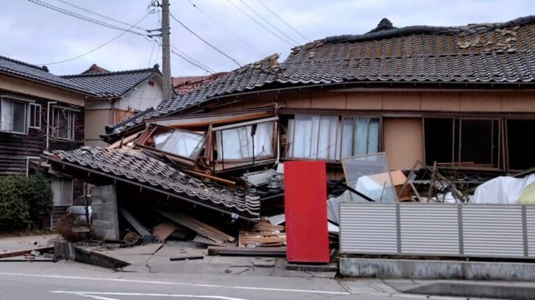 7.5-magnitude quake hits Japan, authorities warn of possible megaquake