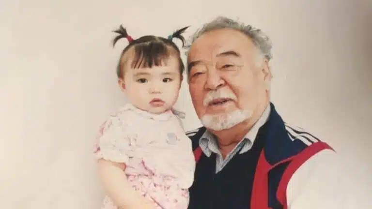 Асанәлі Әшімовтің қызы Сағина жүрек тебірентерлік жазба жариялады