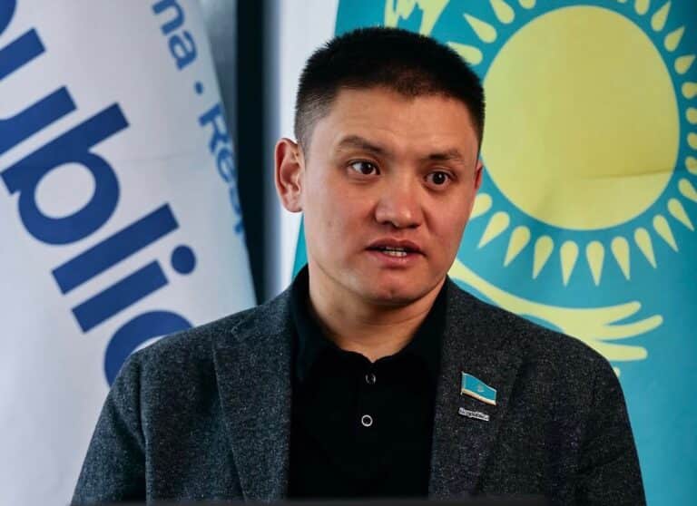 Депутат Отбасы банктің 50/50 талабы өзіне де ауыр екенін мойындады