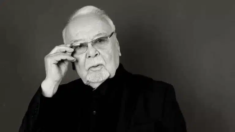 «Қазақ өлген адамды шығарып салудан мықты»: Асанәлі Әшімовтің өткір жазбалары