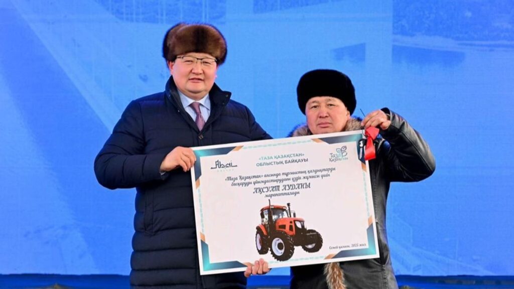 Берік Уәли жиырма ауылға қытай тракторын таратты