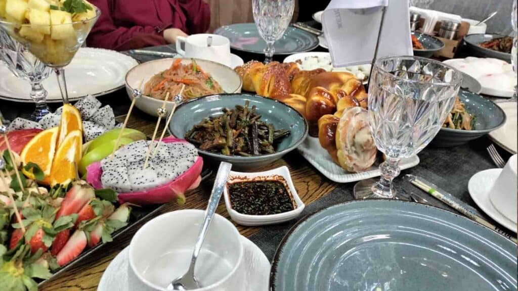 Үштөбедегі кәріс тағамдары / фото: Шадияр Өстемір