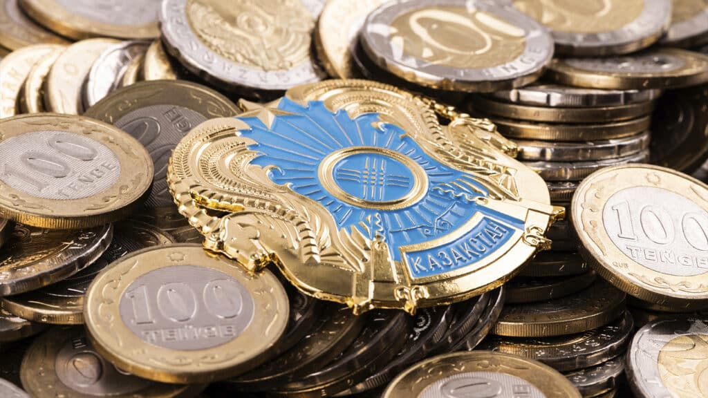 Kazakhstan’s external debt in 2025 and budget for 2026, infographics / Collage by Kursiv.media, photo editor: Dastan Shanay