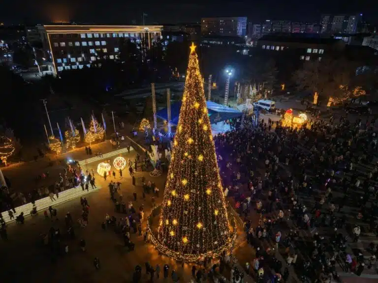 Qonaev welcomes Coca-Cola’s iconic holiday truck for the first time