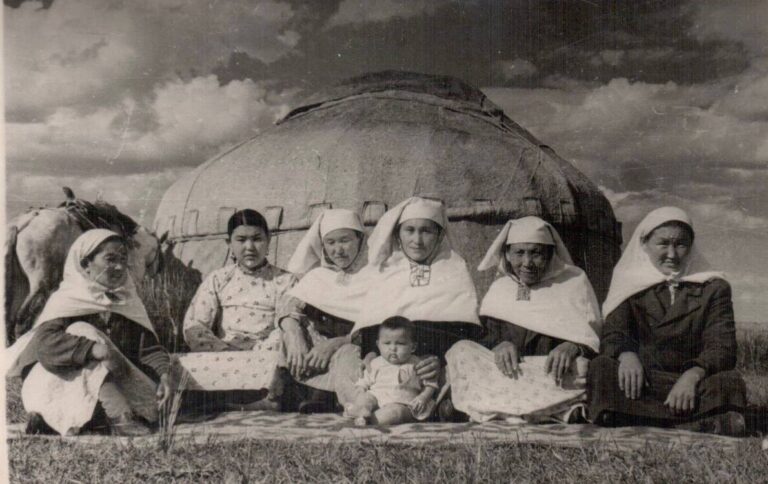 Этнодизайнер объяснил разницу между кимешеком и хиджабом