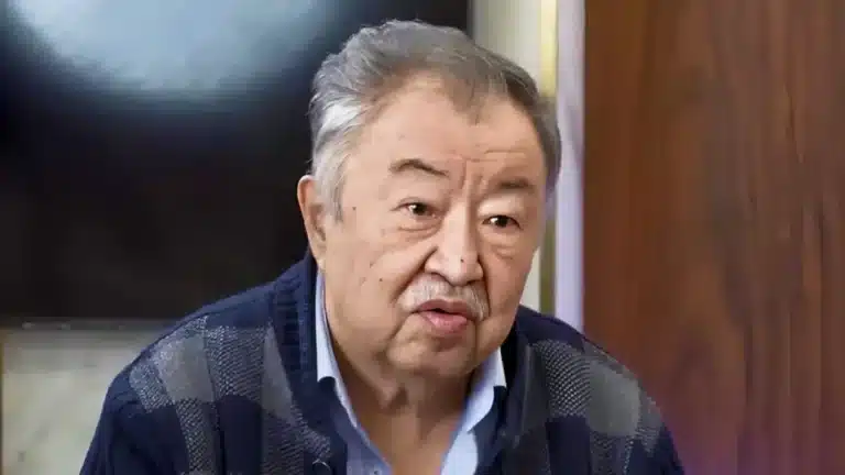 «Ақшаны енді көрмейсің»: Уәлихан Бишімбаев 990 мың доллардан қалай айырылып қалды