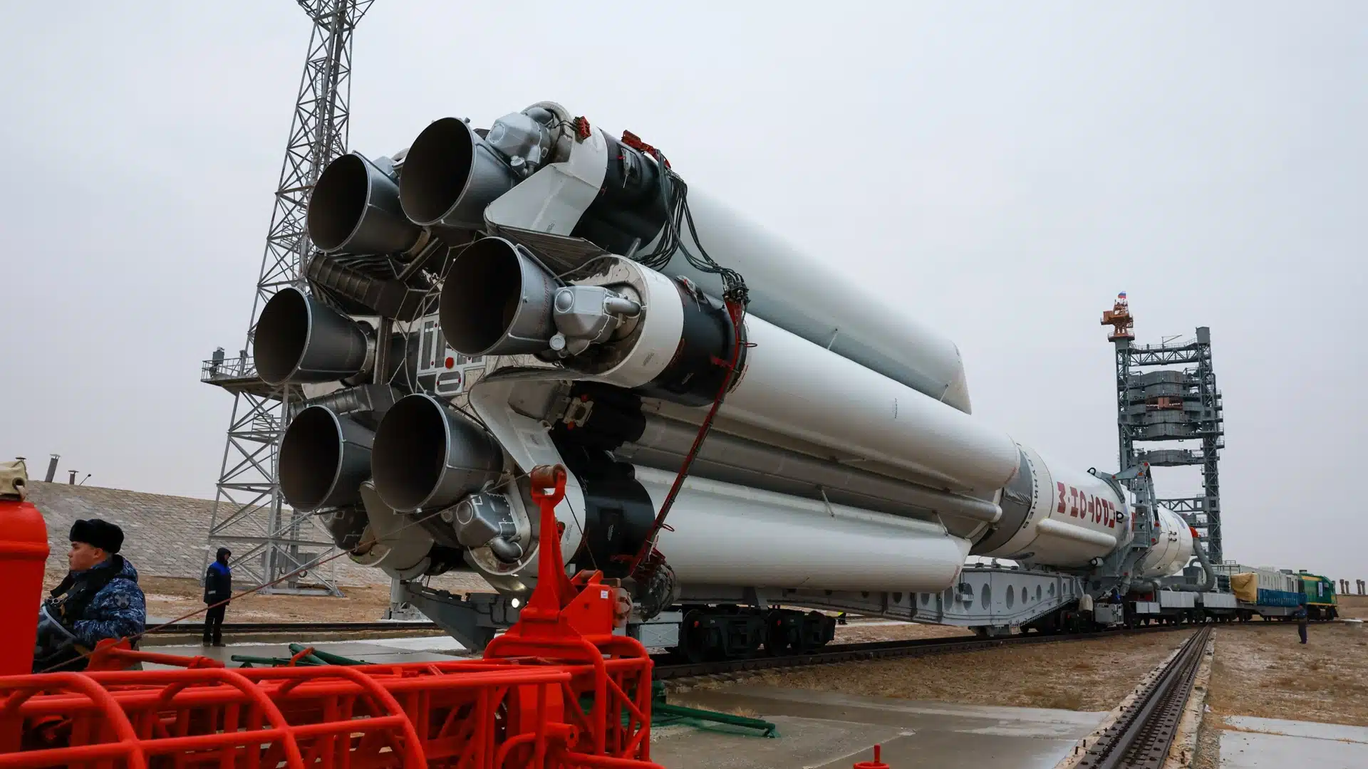 Протон зымыран тасығышы Байқоңыр ғарыш айлағы