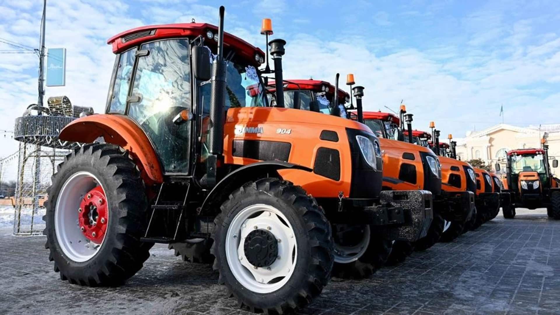 Берік Уәли сыйлаған қытай тракторлары