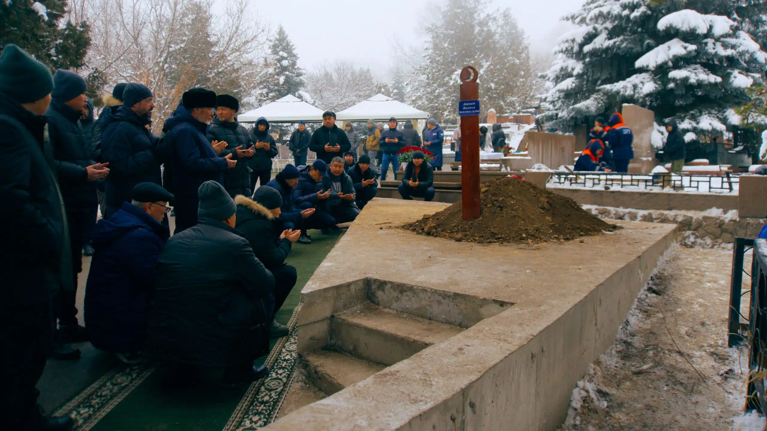 Асанали Ашимов обрел покой на кладбище в Кенсае-1: полный репортаж с похорон
