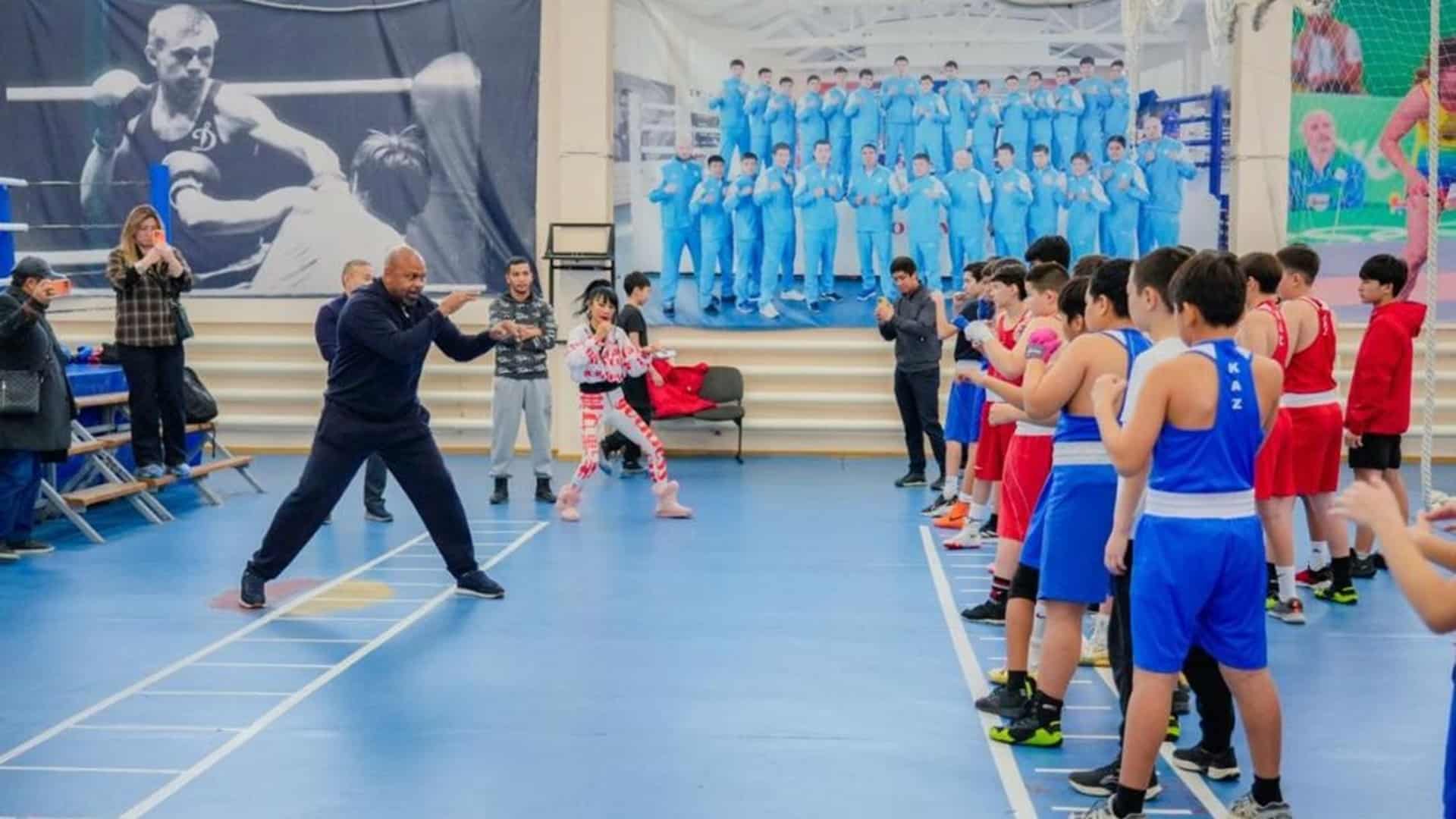 Рой Джонс боксшы Астана