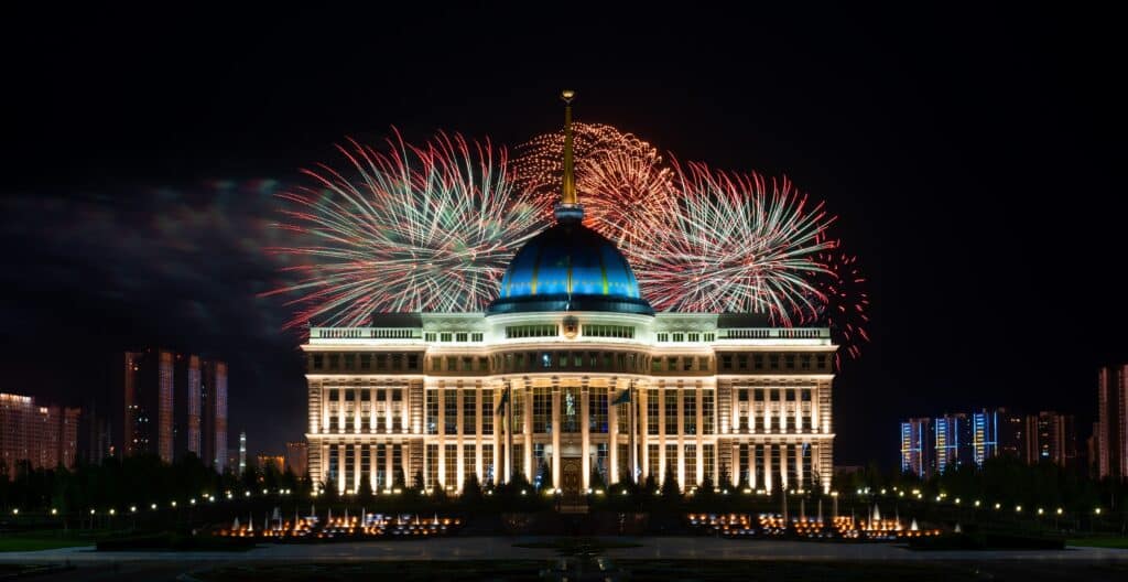 Фейерверк нарығы: Қазақстан он айда 413 мың тонна отшашу құралдарын импорттаған