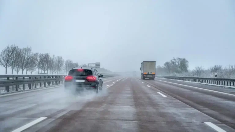 Екі облыста ауа райының қолайсыздығына байланысты жол жабылды