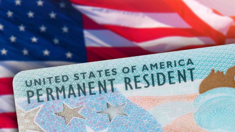 АҚШ грин-картаны ұтысқа салуды уақытша тоқтатты