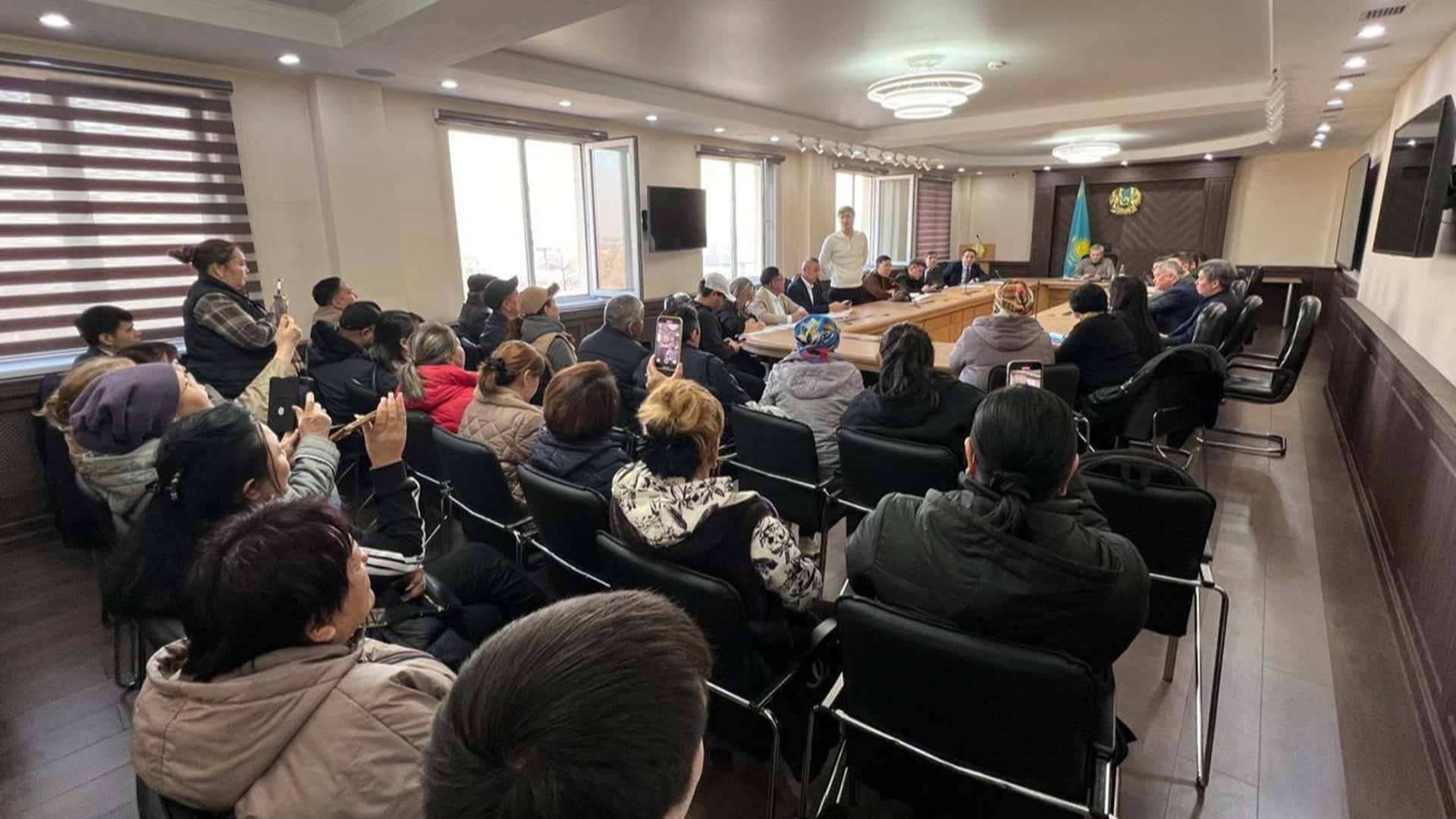 Алматы әкімдігі өкілдері мен Өжет тұрғындарының кездесуі