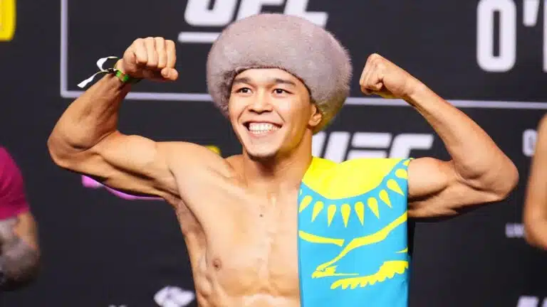 Асу Алмабаев UFC-дің экс-чемпионы Брэндон Мореномен жұдырықтасады