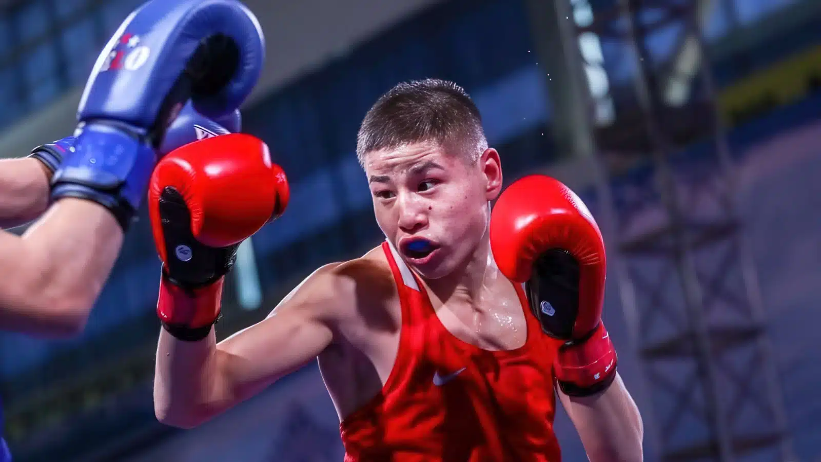 Чемпионат мира по боксу от IBA набирает обороты. Сегодня начнется четвертьфинальная стадия турнира. Сборная Казахстана продолжает борьбу за медали в десяти весовых категориях.