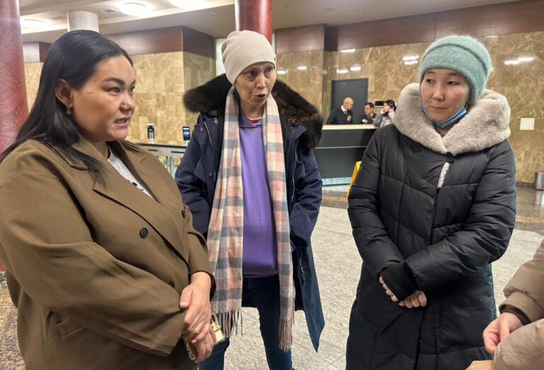 «Тегін үй сұрамаймыз»: көпбалалы аналар «Отбасы банк» жұмысына шағымданды