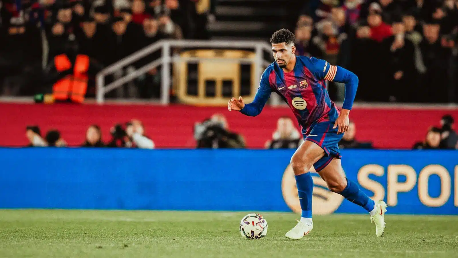 Кратковременный отпуск, взятый для ментального восстановления, пошел на пользу Рональду Араухо. Защитник «Барселоны» в ближайшее время вернется к тренировкам, чтобы быть готовым к матчу чемпионата Испании 3 января против «Эспаньола»