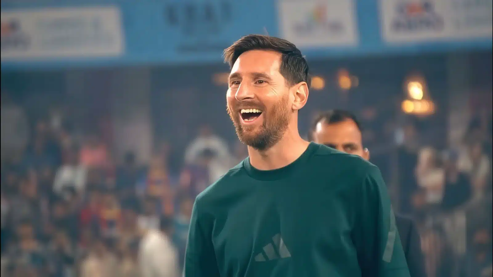 Во время тура в Индию Лионель Месси получил редкий подарок. Миллиардер Анант Амбани вручил аргентинцу часы стоимостью $1,2 млн.