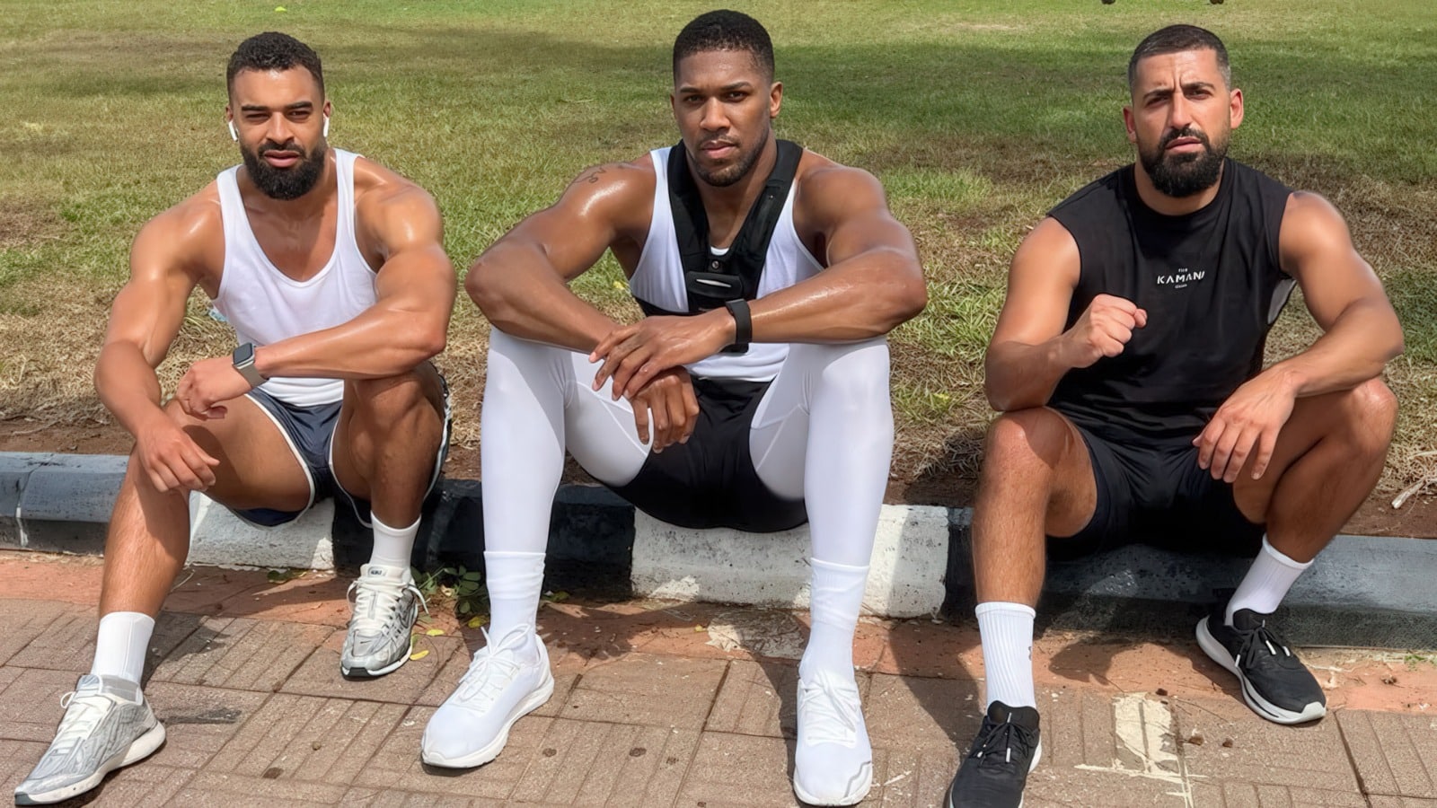 Бывший чемпион мира по боксу Энтони Джошуа попал в серьезную аварию, которая унесла жизни двоих человек. Смертельная автокатастрофа произошла накануне в Нигерии на скоростной трассе Лагос – Ибадан