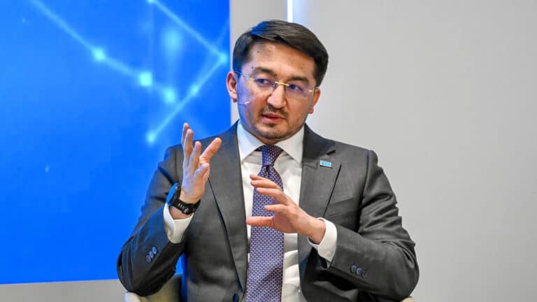 Kazakhstan to equip aircraft and trains with satellite internet