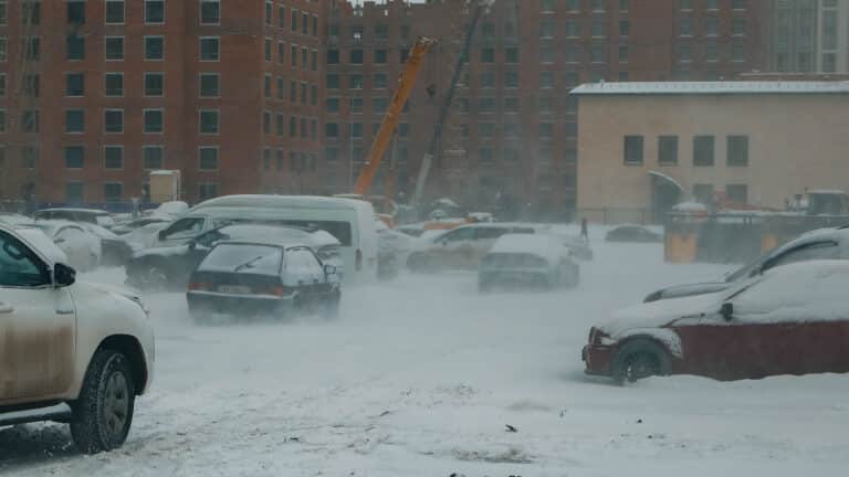 За две недели метелей водители обратились в «КазАвтоЖол» более 83 тысяч раз