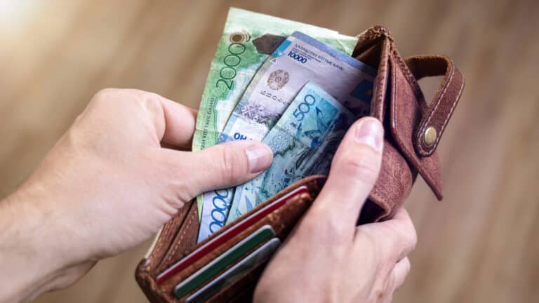 Казахстанцев будут считать бедными по-новому